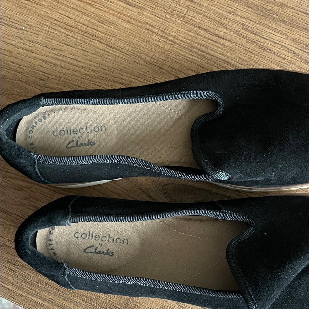 Clarks Women's Black Loafers size 5.5 never worn